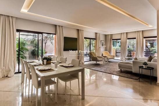 Séjour et salle à manger d'un appartement moderne à Marrakech