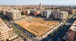 Terrain vu du ciel dans un quartier de Marrakech
